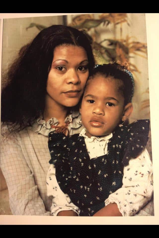 Sasha as a child with her mother Delphine 