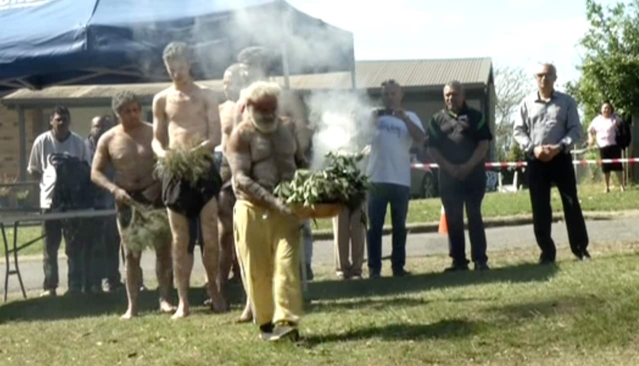 A smoking ceremony for the Bowraville children 25 years since their deaths (NITV)