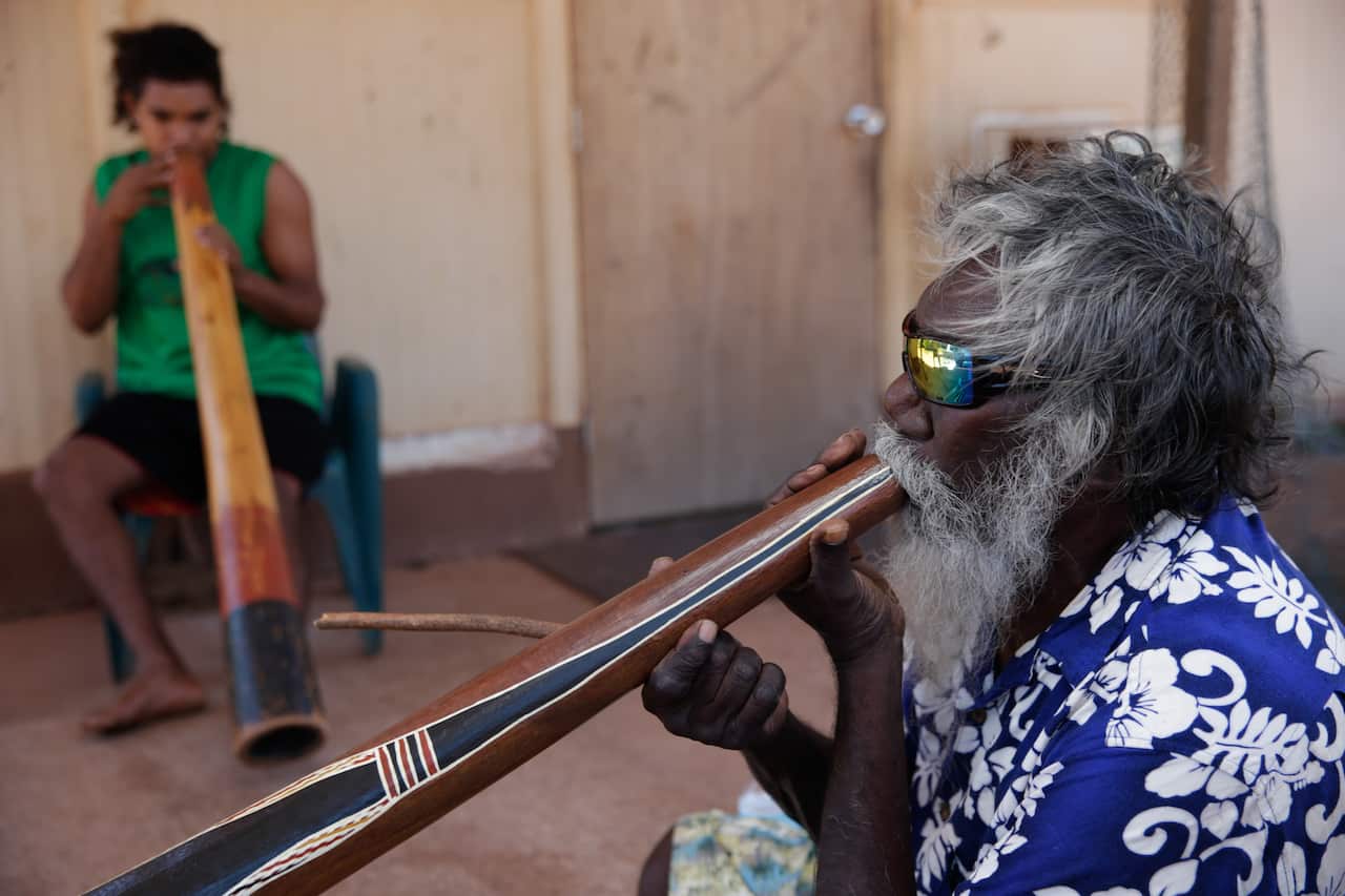Mr Gurruwiwi playing Yidaki