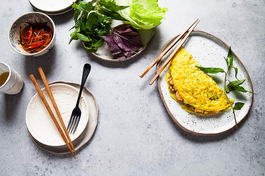 Prawn and mung bean sizzling pancakes (bánh xèo)