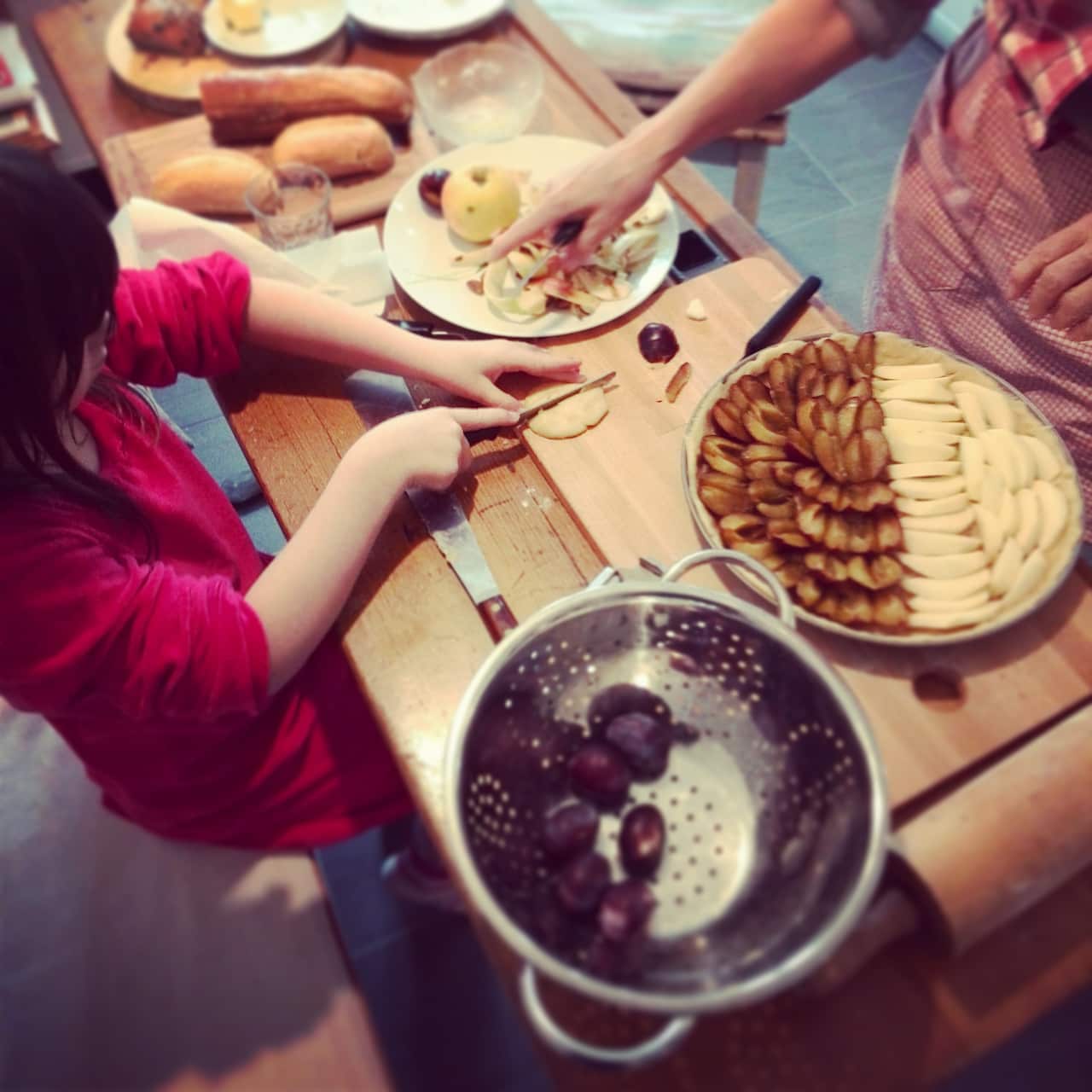 Avoid doing it all yourself, because kids can help in the kitchen too. Get them involved in food preparation and they may become more interested in food.