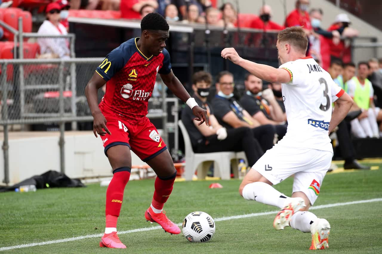 Yaya Dukuly up against Scott Jamieson