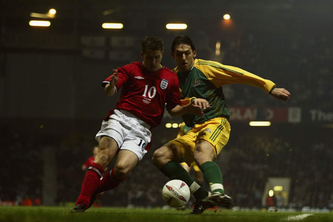 Tony Popovic tackles Michael Owen