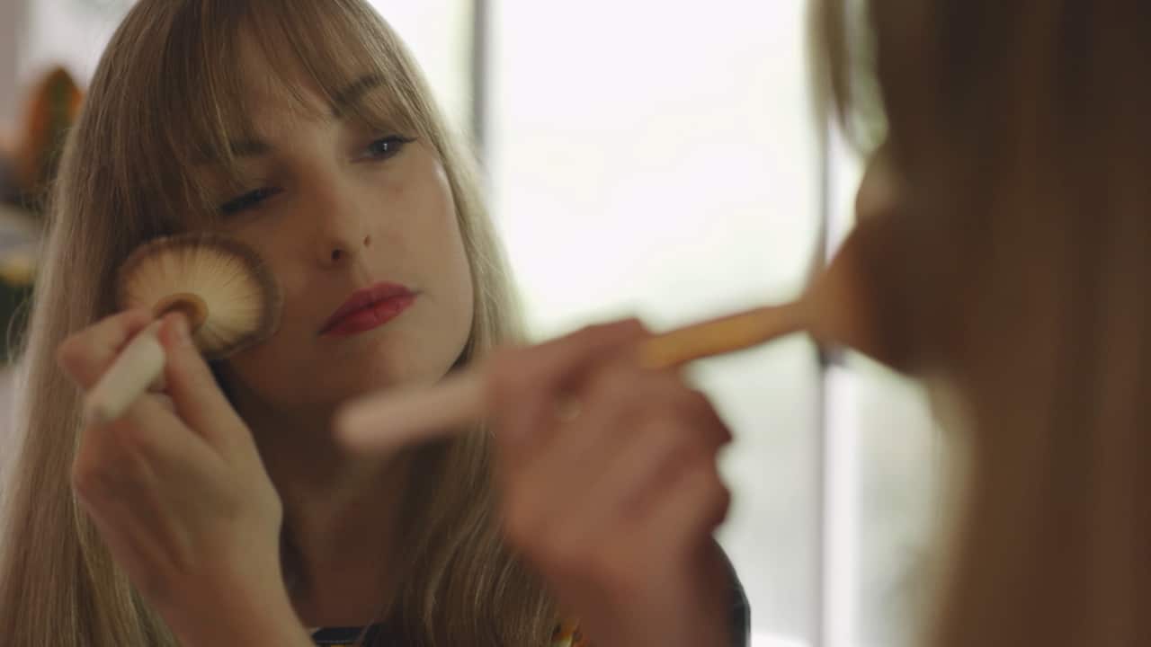 The Swiping Game - season 3, Madeleine