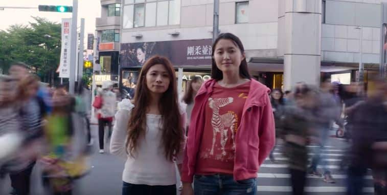 Lesbian woman in Taiwan gets her boss to walk her down the aisle after her father refused