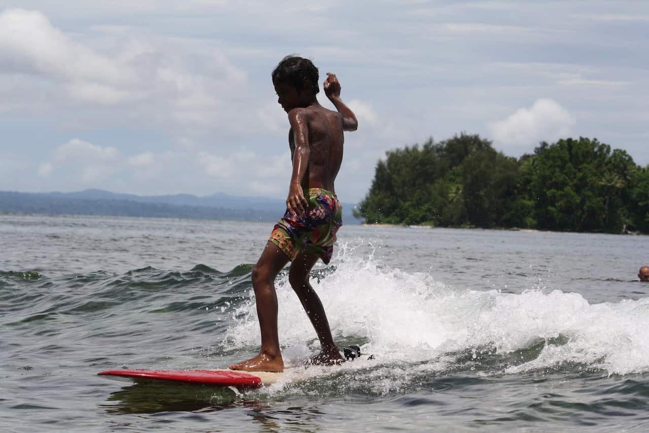 Manus kids surfing