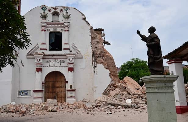 Destrucción de la iglesia San Vicente Ferrer en Juchitán, Oaxaca, México.
