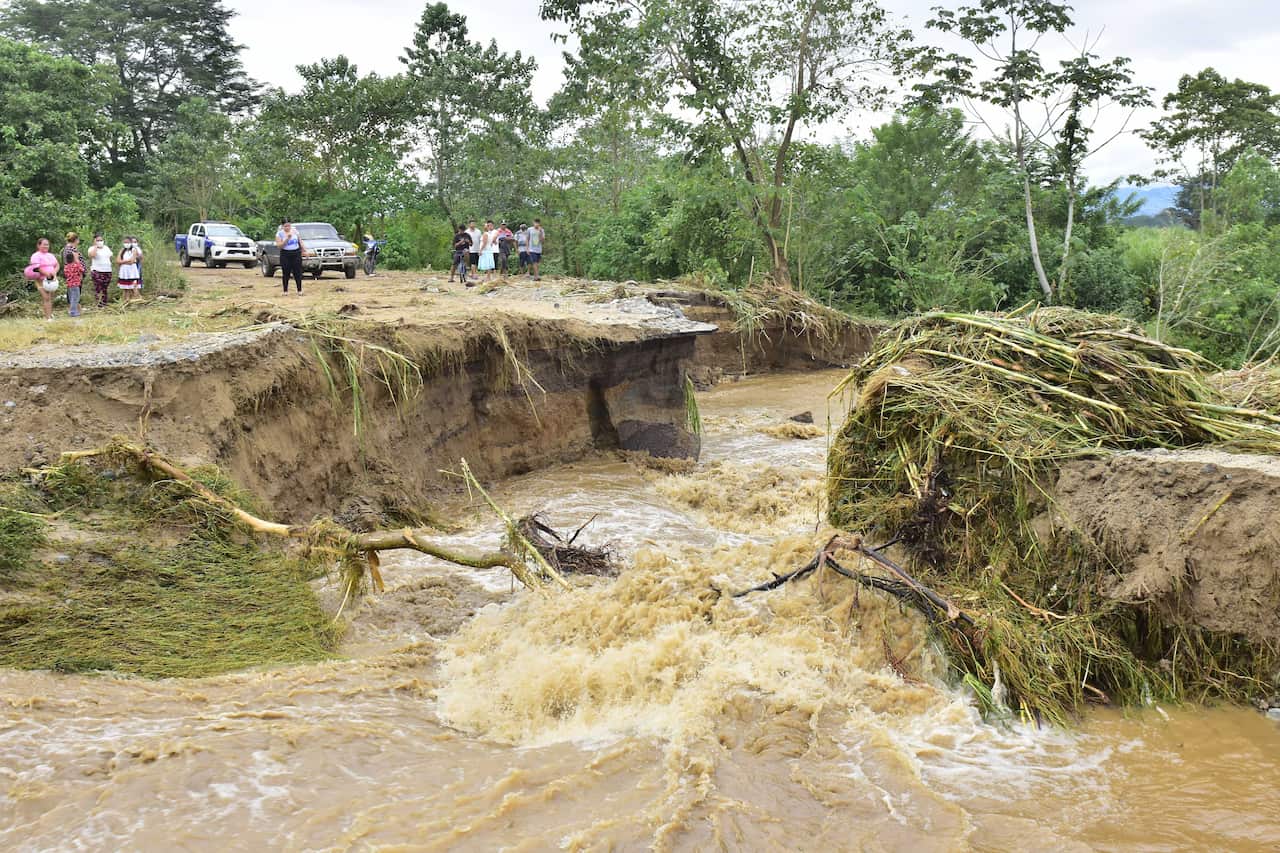 View of the destruction caused by the rains and floods in the department of Yoro, Honduras, on 5 November.