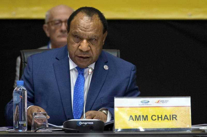 Four Chinese officials barged into the office of Papua New Guinea's Foreign Minister Rimbink Pato.