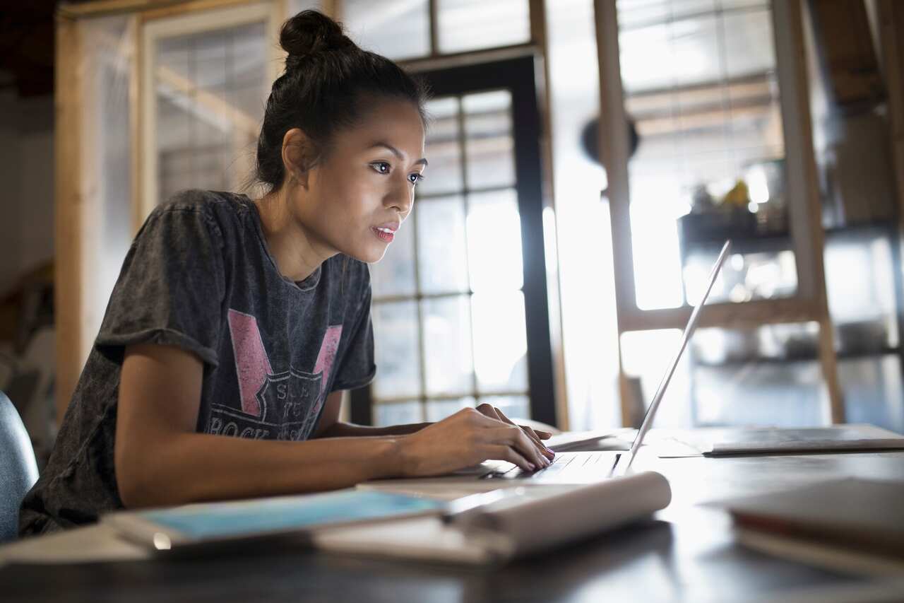 A woman working on her laptop