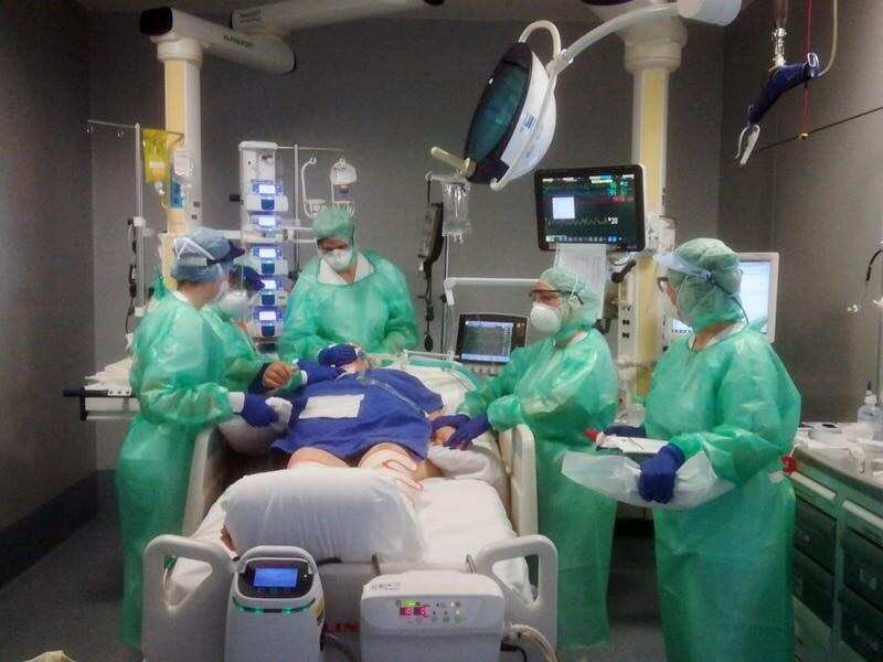 A patient at Bergamo Papa Giovanni XXIII hospital in Italy