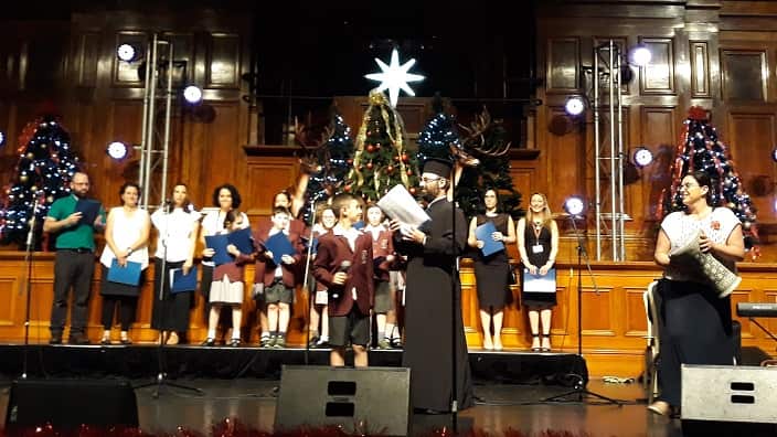 Η Χορωδία της Ελληνικής Κοινότητας Oakleigh και Περιχώρων με μαθητές από το Κολλέγιο Oakleigh Grammar