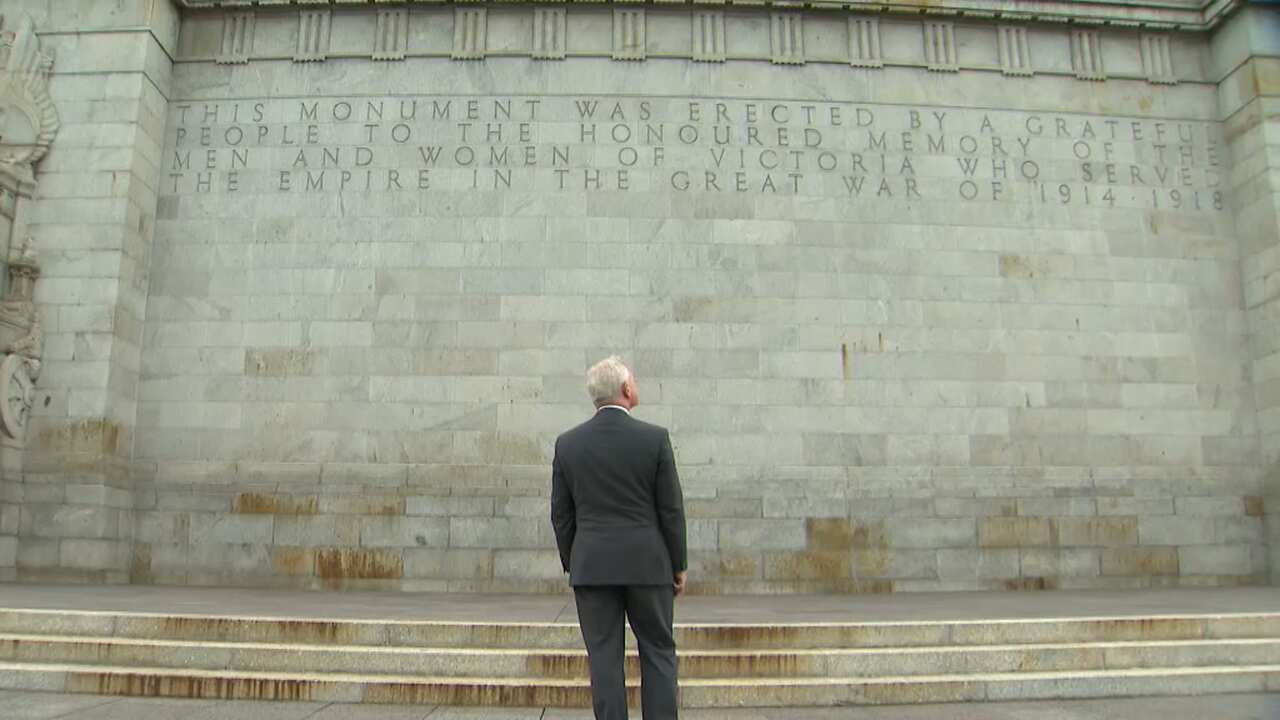 Mr Lee at the Melbourne Shrine of Remembrance