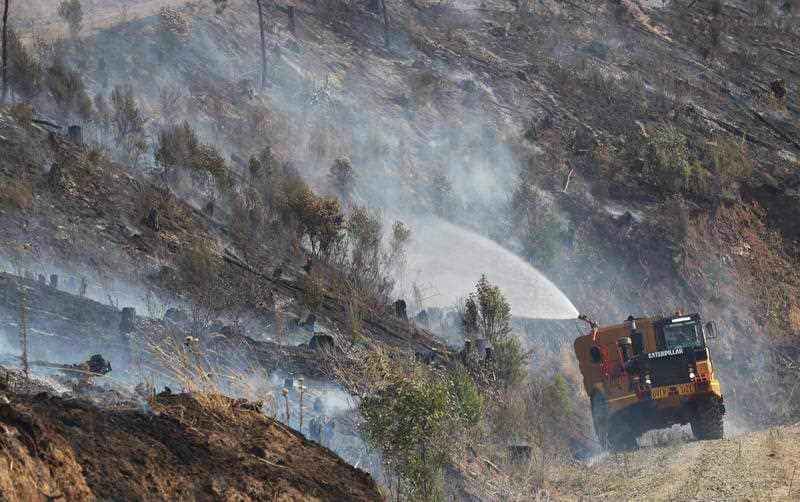Cientos de bomberos están luchando contra cinco incendios en East Gippsland.