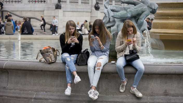 UK - London - Teenage girls on their smartphones