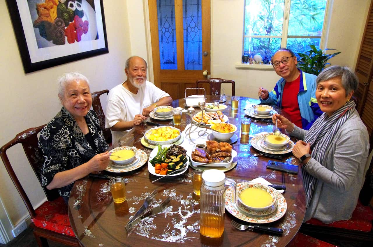 Doris Leung, former Cantonese EP, holds a dinner party for the former colleagues at her place.