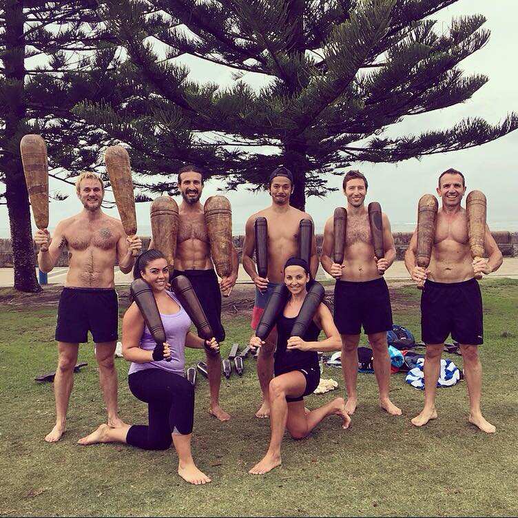 دکتر خشایار آزاد به همراه تعدادی از شاگردانش