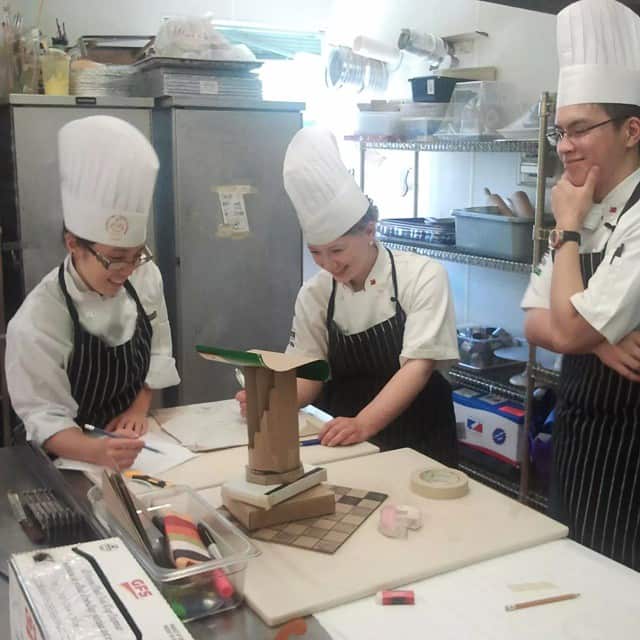 Santiago Cuyugan, Bibelot