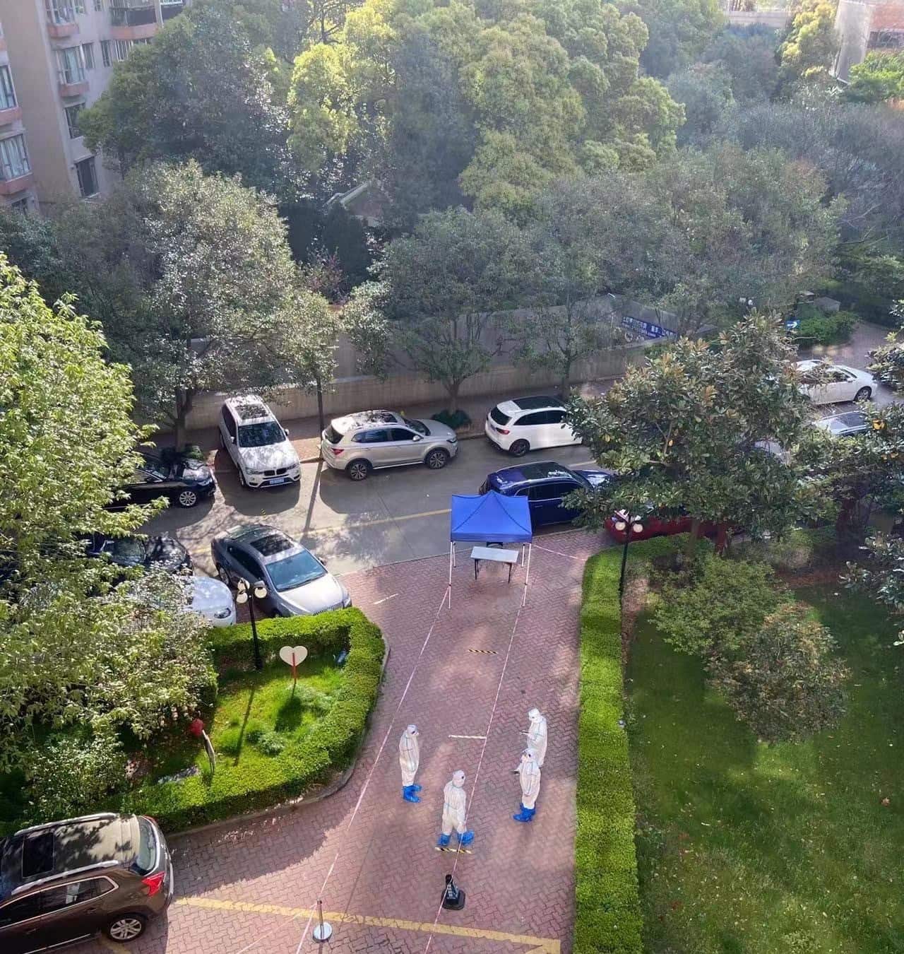 Renovator being locked in a house under Shanghai lockdown