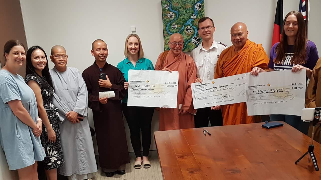 Buổi trao séc diễn ra tại văn phòng của dân biểu Shayne Neumann ở Ipswich