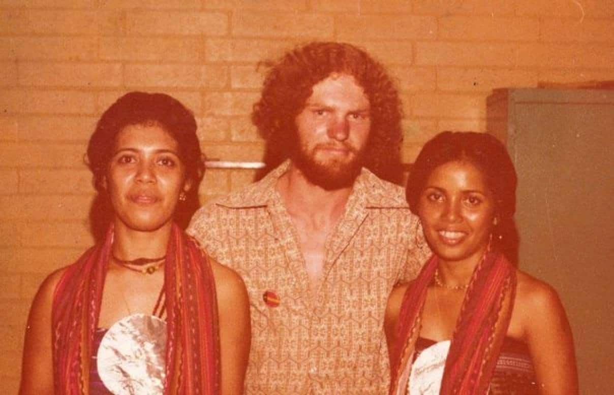 1978, Dili, Timor: Job with Lurdes and Maria Pires. The picture that opens this article is a recreation of this one in liberated Timor-Leste.