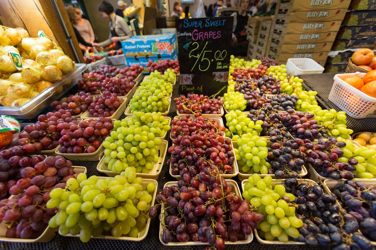 Needles found inside in grapes