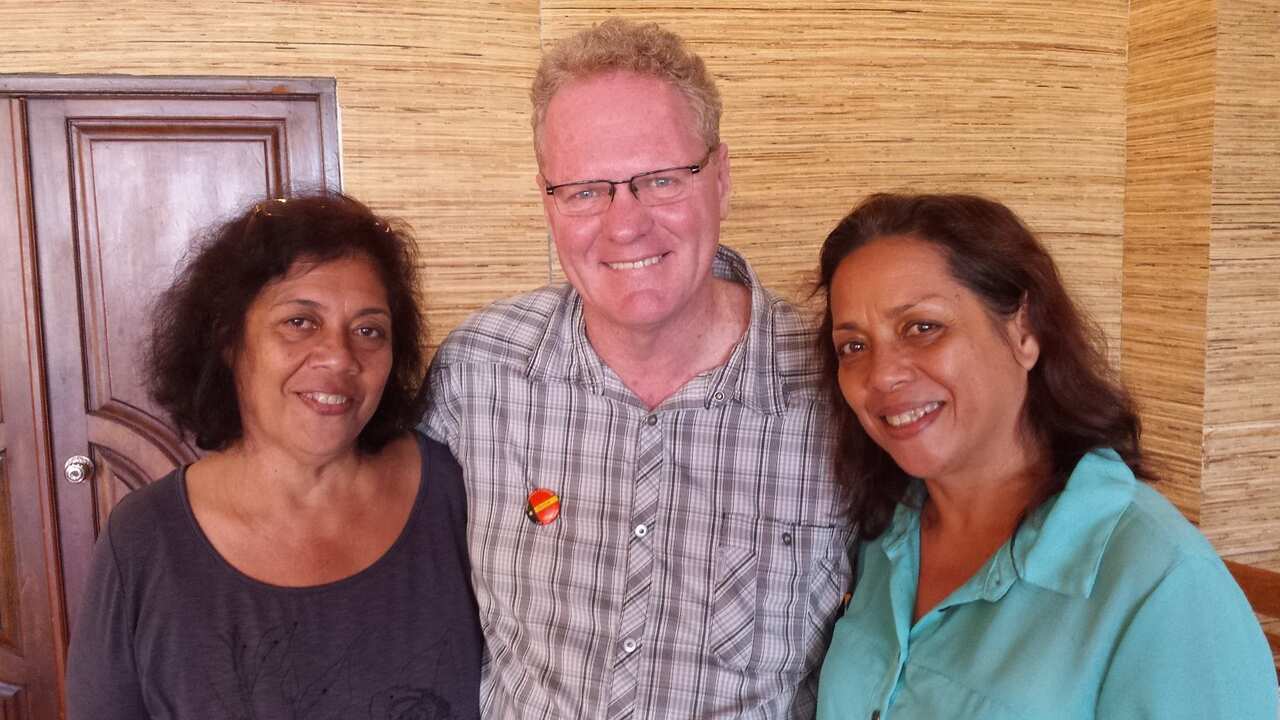 Uma foto recente onde Dr. Peter Job reencontrou as irmãs Pires, as activistas timorenses Lurdes e Maria.