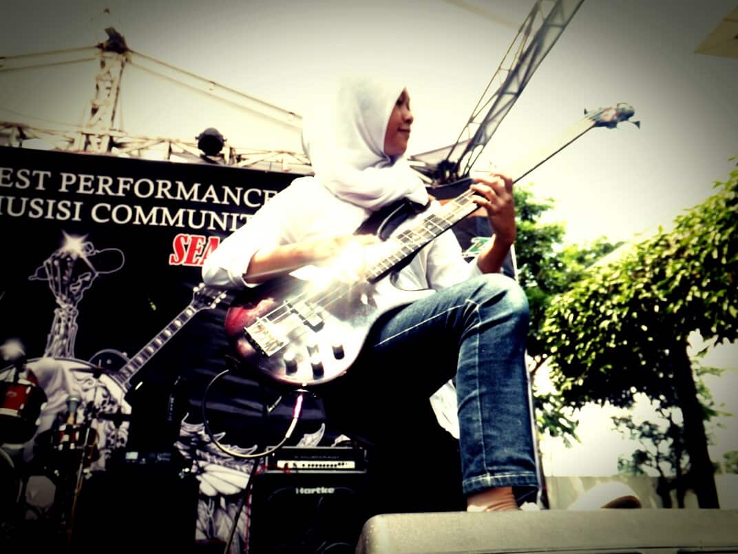 VoB: Shredding the Guitar AND stereotypes