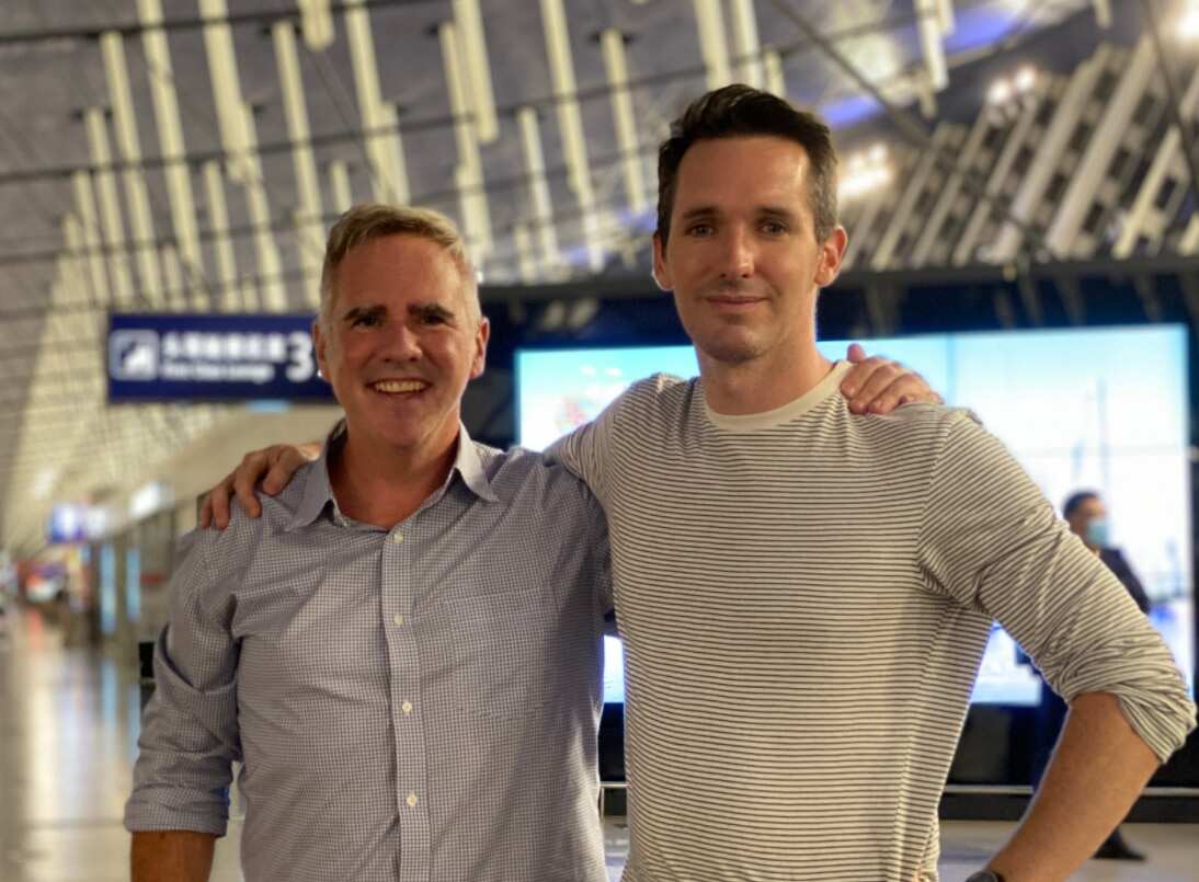 Australian journalists Michael Smith (L) and Bill Birtles (R) were forced to leave China after being questioned by police. 