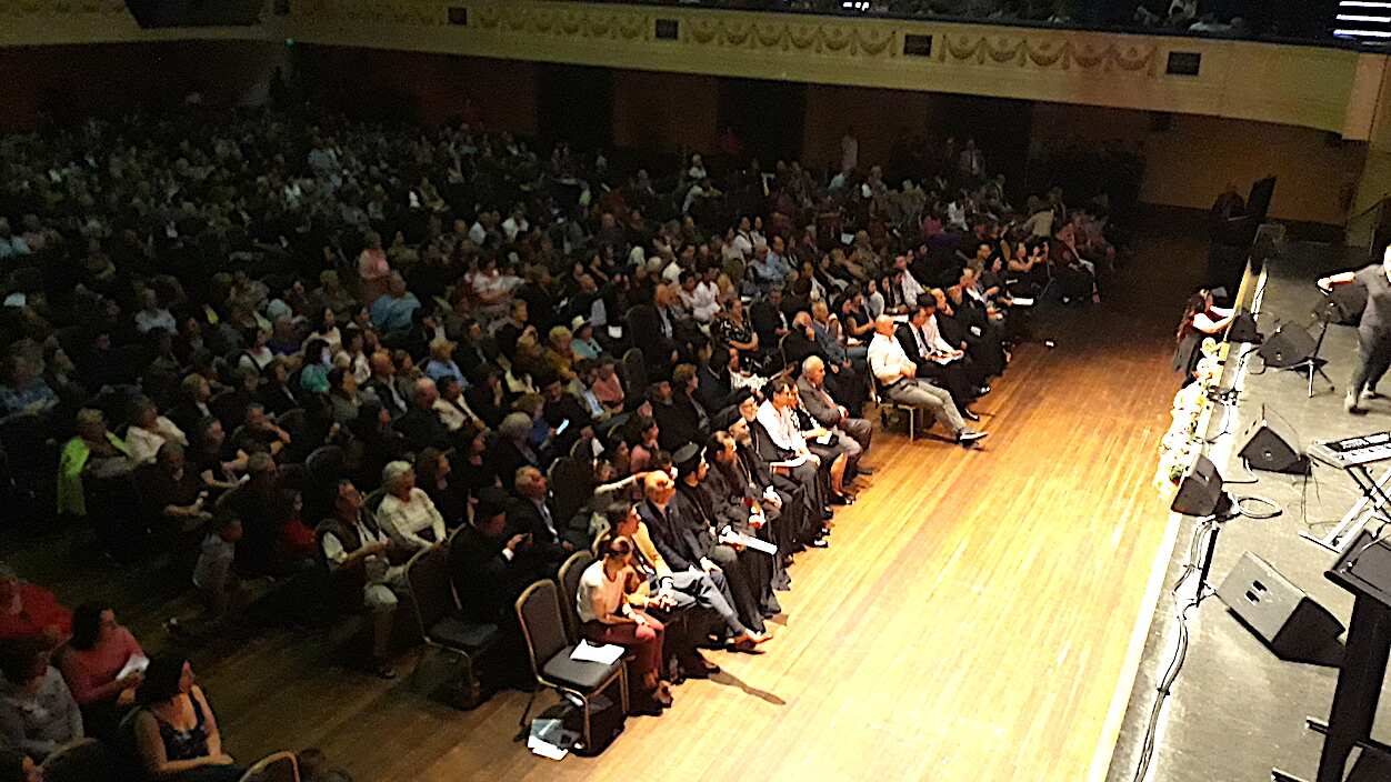 Over 2000 people attended the traditional Christmas Carols in Melbourne's Town Hall. 