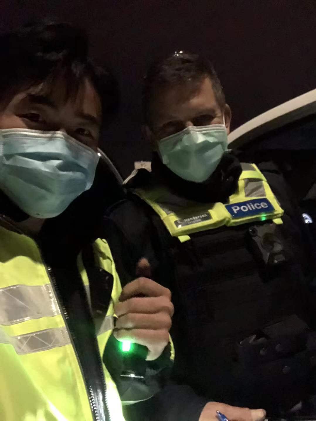 寻找老人的警员