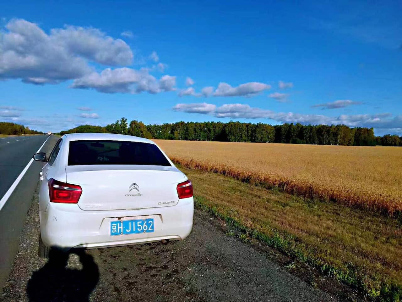 Mr. Wu Yisheng drives alone across Eurasia