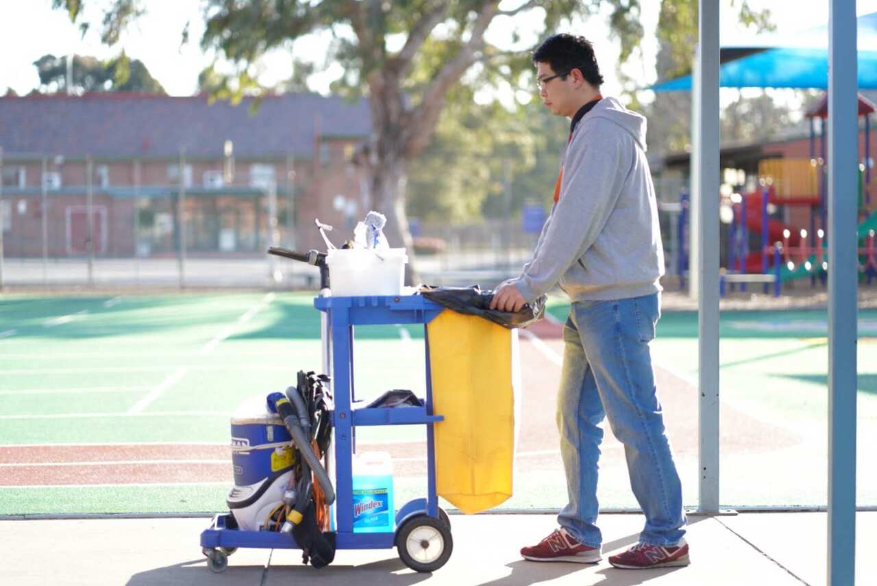 Ben Gu在学校清洁
