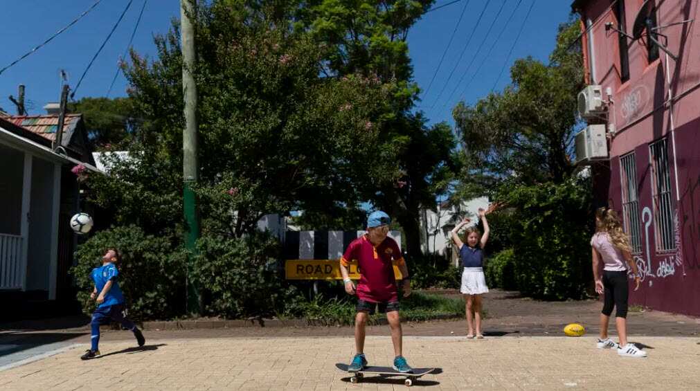 Roads would be temporarily blocked to traffic on weekends to allow children to run around under the proposed program.