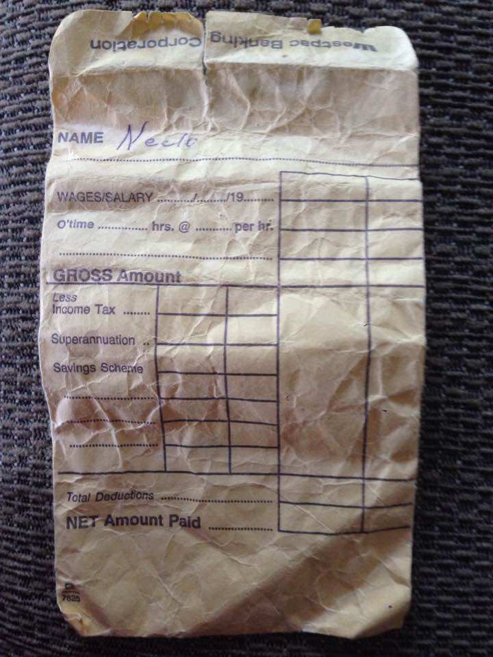 Naime Eser's mum fist money envolepe 