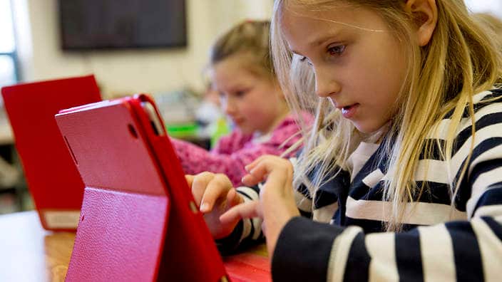 Kids play iPads