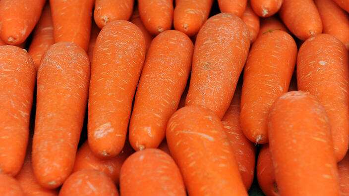 Carrots sit on a stall at a fruit store in Sydney on Wednesday, Sept. 11, 2013. (AAP Image/Paul Miller) NO ARCHIVING