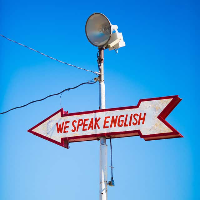 We speak English 