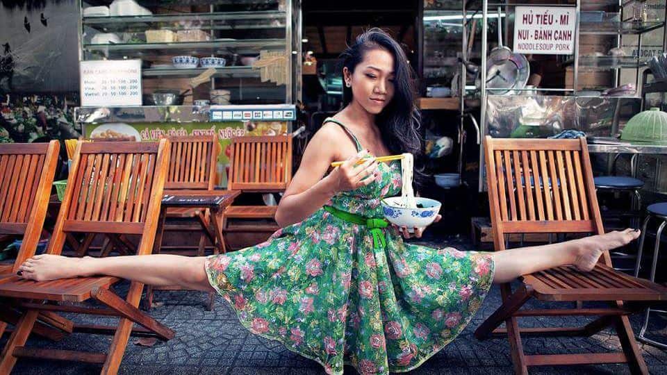 how to cooly eat your pho