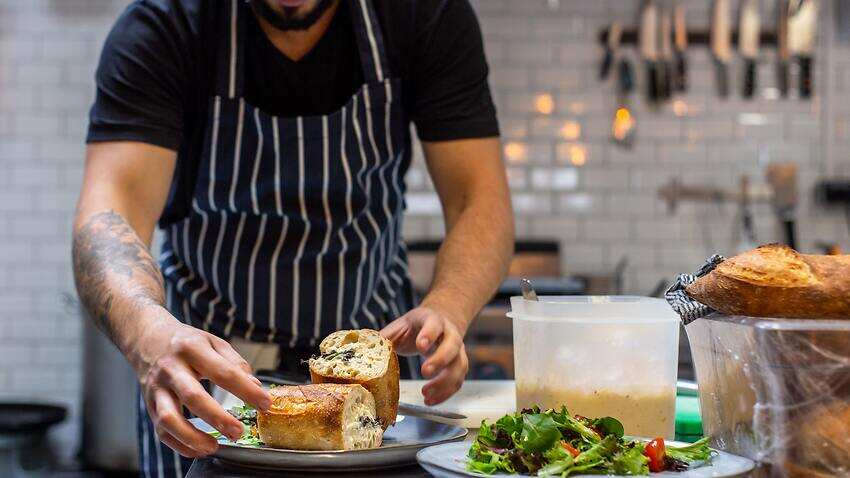 The Australian Chamber of Commerce says skilled migration should be increased to support the economy recovery from the COVID-19 pandemic.