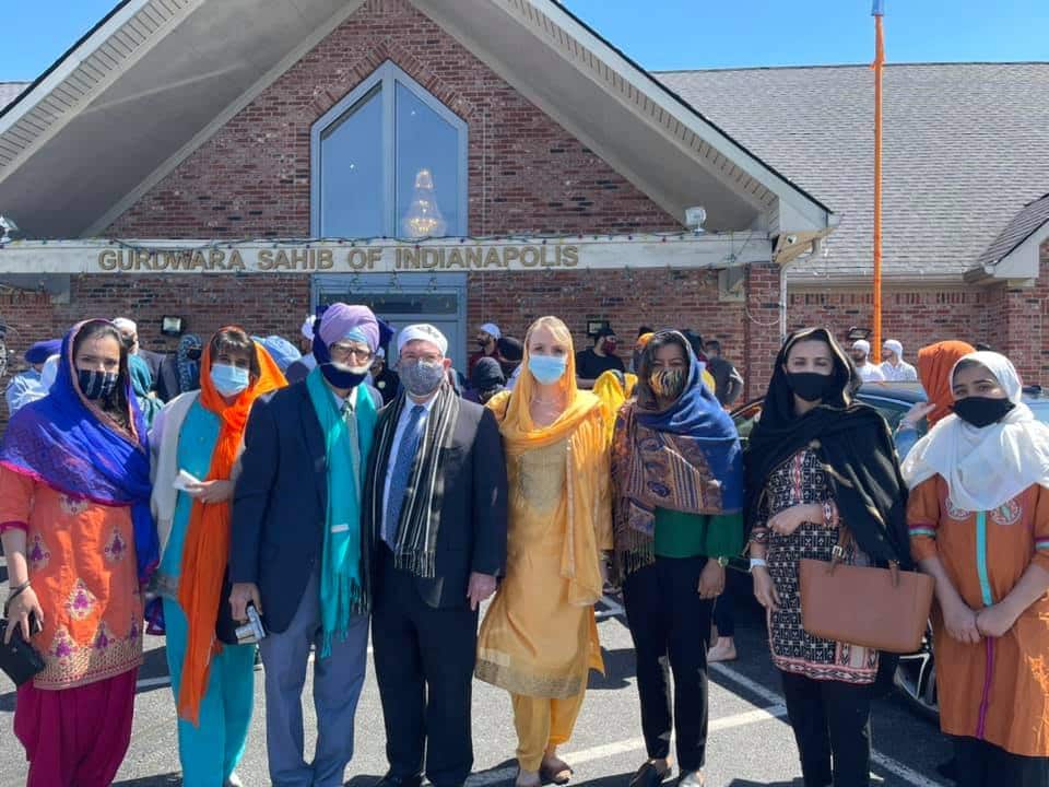 KP Singh (purple turban) with some dignitaries and members of Sikh community at the Gurdwara Sahib, Indianapolis