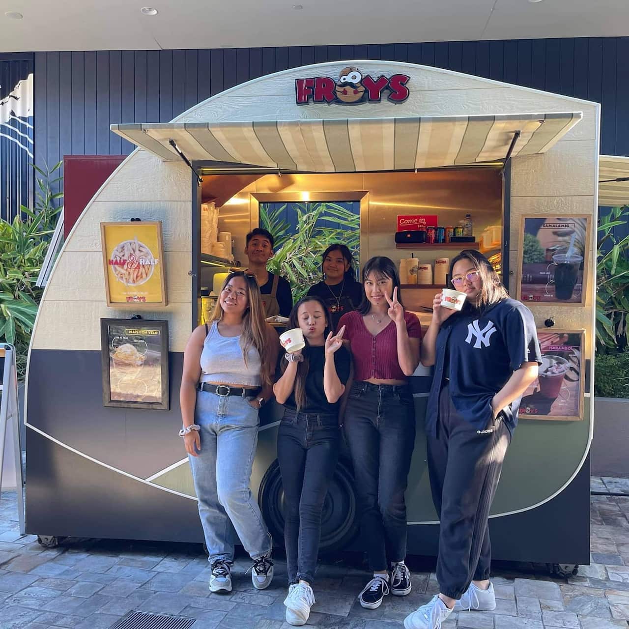 flavoured chips, froys