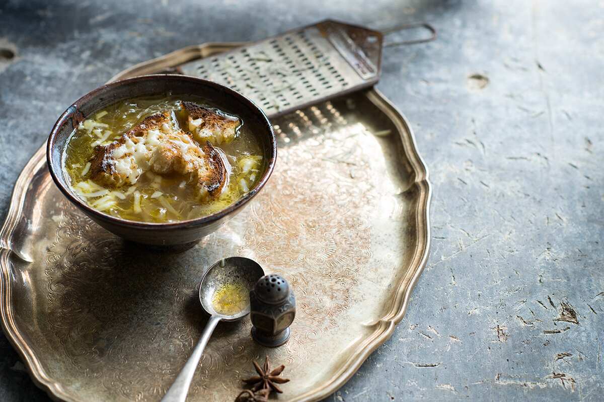 French onion pho soup (soupe a l’oignon à la Viêtnamienne)