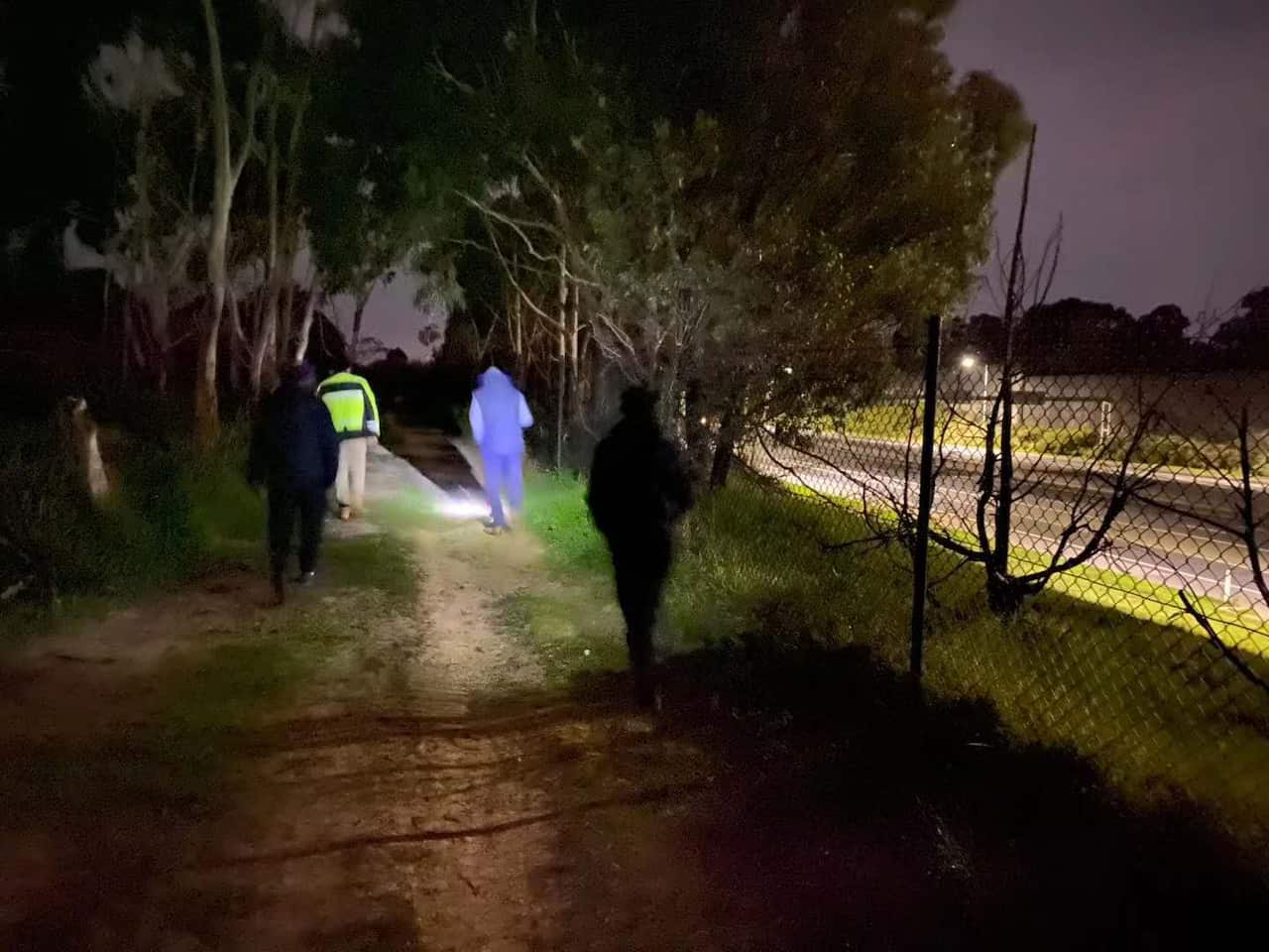 志愿者寻找老人