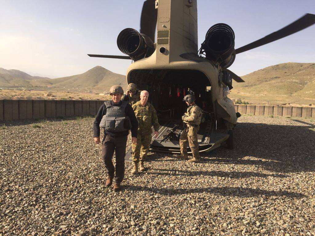 總理譚保突然到訪伊拉克和阿富汗,並視察駐當地澳軍,又分別與伊拉克和阿富汗總統會面。