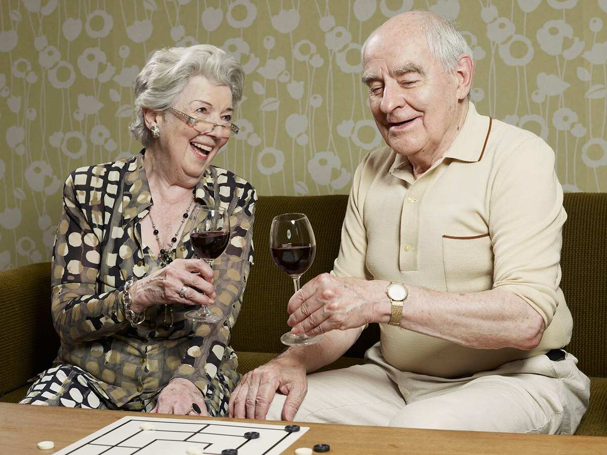 Older adults’ health may mainly reflect wealth and socioeconomic status, not the amount they drink.