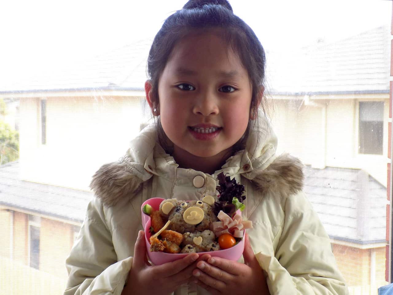 Bé Nina và hộp cơm xinh xắn của mẹ Lâm Anh Đào