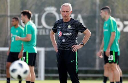 Australia coach Van Marwijk hears World Cup clock ticking