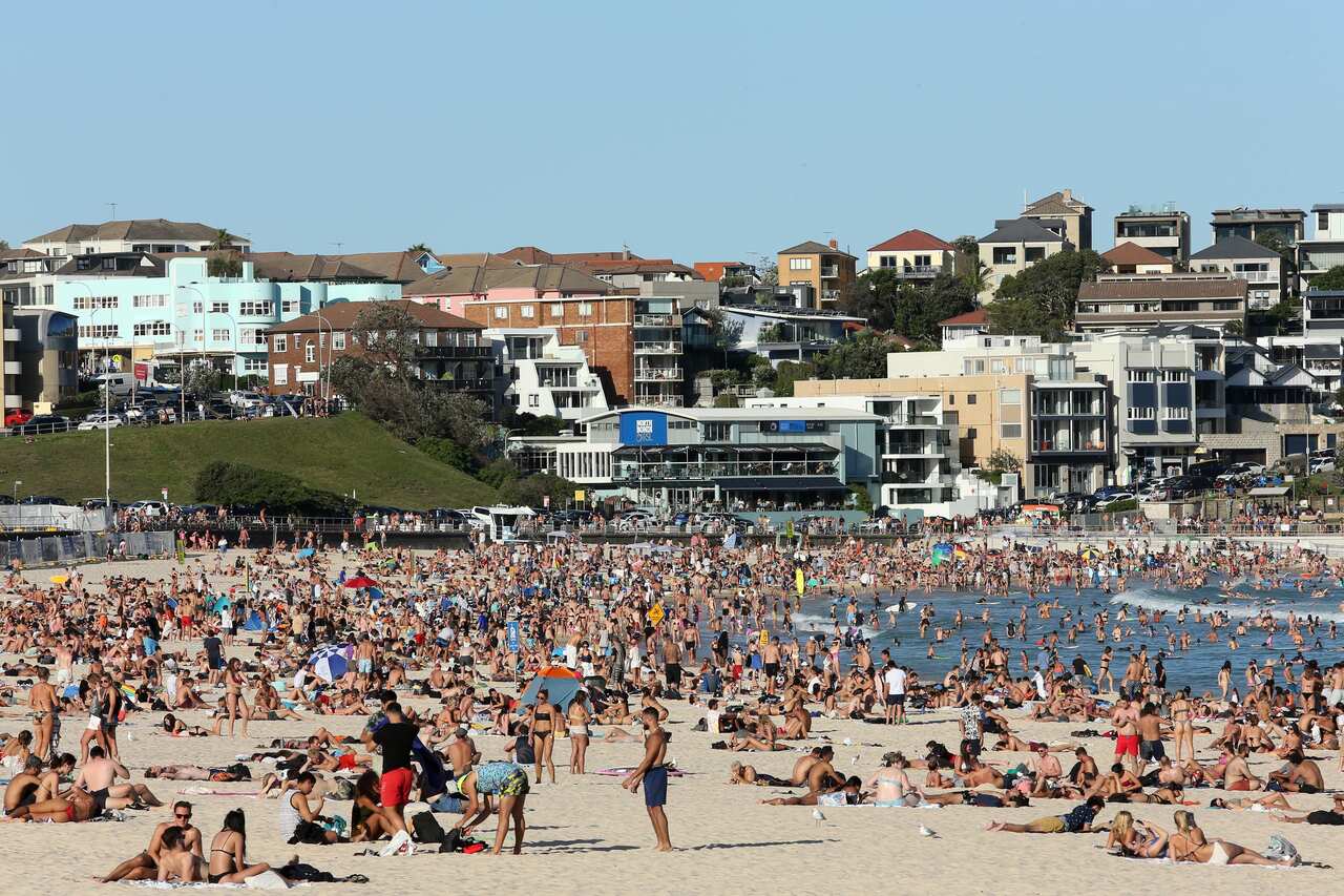 This photo of a crowded Bondi beach on Friday prompted authorties to close the beach. 