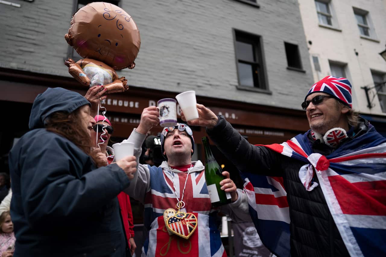 Royal fans toast the announcement of the birth of baby boy to Prince Harry, Duke of Sussex and Meghan Duchess of Sussex.
